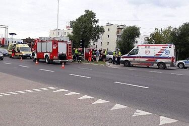 Ul. Andersa. Zderzenie busa z osobówką. Są ranne dzieci