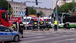 "20" BKM uderzyła w słup oświetleniowy. Policja szuka świadków wypadku
