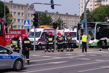 "20" BKM uderzyła w słup oświetleniowy. Policja szuka świadków wypadku