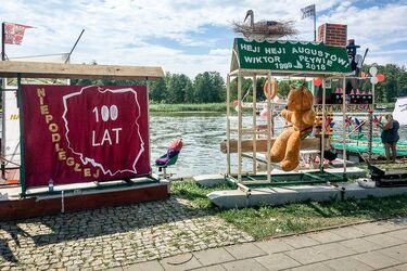 Ponad 20 ekip wystartowało w Pływaniu Na Byle Czym [ZDJĘCIA]