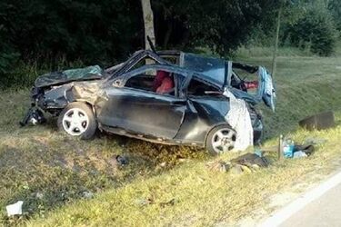 Seat dachował - są ranni. Policja ustala kto kierował