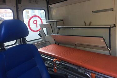 Złodzieje zdewastowali ambulans. Ukradli sprzęt medyczny