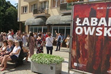 Szlakiem białostockich sgraffit. Co "wydrapali" białostoccy artyści?