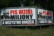 PiS odpowiada na bilbordy opozycji. "Zapraszamy do walki na argumenty"