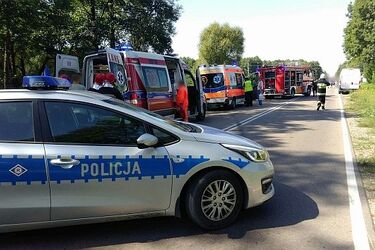 Kierowca zjechał do rowu. 3 osoby trafiły do szpitala