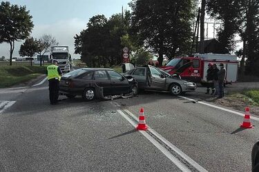 Kierowca nie zachował bezpiecznego odstępu. Doszło do zderzenia
