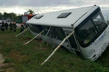 Krupniki. Autobus szkolny wpadł do rowu. Część dzieci w szpitalu