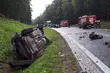 Czołowe zderzenie dwóch aut. Droga zablokowana