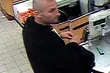 Ukradł naklejki z Biedronki. Jest poszukiwany przez policję 