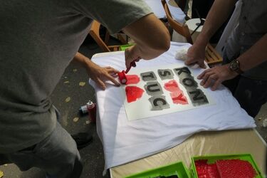 Koszulka z napisem "KonsTYtucJA". Chcesz ją mieć? Przyjdź na rynek 