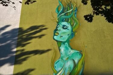 Kolejny mural w mieście. Jego motyw przewodni to woda