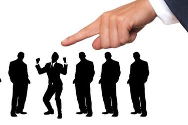 Dwie twarze: Kampania z brzydkim słowem w tle [FELIETON]