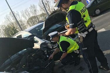  2 dorosłych i dziecko w szpitalu. Nie zastosowała się do sygnalizacji świetlnej