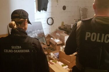 Podróbki perfum, ubrań i zegarków za miliony. Zlikwidowali magazyn z lewym towarem