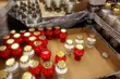 Znicze, kwiaty i inne ozdoby na Wszystkich Świętych. Ile kosztują?