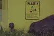 Dwie twarze: Zakopani pod plastikiem [FELIETON]