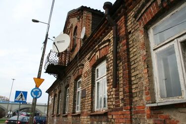 Dom w centrum może lada chwila runąć na głowy. Tak żyje białostoczanka z rodziną [WYWIAD]