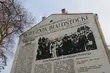 Nowy mural. Przedstawia fikcyjną białostocką gazetę