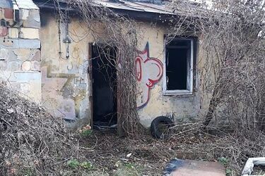 Pożar budynku przy ul. Knyszyńskiej. Mężczyzna trafił do szpitala