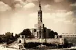 Niezwykły zabytek góruje nad miastem. To jego filmowa historia