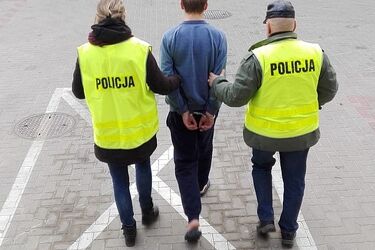 Zaatakowali ją na imprezie. Pobili, a później okradli