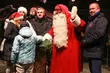 Gdzie spędza wakacje i jak dba o brodę? Białostoczanie spotkali się z Mikołajem [ZDJĘCIA]