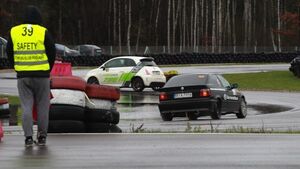 Mokra nawierzchnia to duże emocje. Za nami 33. Impreza Samochodowa Barbórka [ZDJĘCIA]