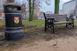 W Białymstoku pojawiły się ławki i śmietniczki odporne na zniszczenia