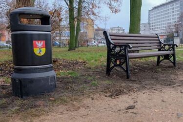 W Białymstoku pojawiły się ławki i śmietniczki odporne na zniszczenia