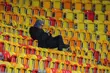 Zimno, ciemno, mokro. Kibice wolą więc zostać w domu