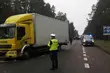 Zderzenie osobówki z ciężarówką. Jeden z kierowców trafił do szpitala