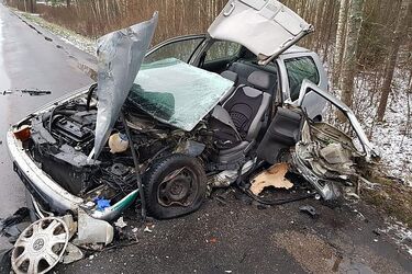 Kierowco, zdejmij nogę z gazu. Na drogach może być ślisko