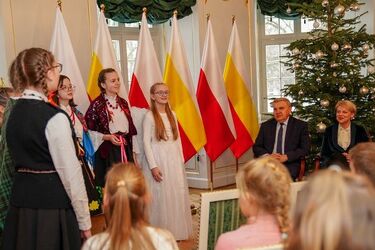 Dzieci wymieniły się prezentami z prezydentem