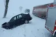 Zderzenie osobówki z ciężarówką. Dwie osoby trafiły do szpitala