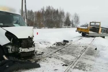 To nie zdarza się za często. Kolizja busa i drezyny