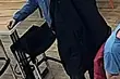 Ukradł z kasy restauracji prawie 2 tys. zł. Szuka go policja 