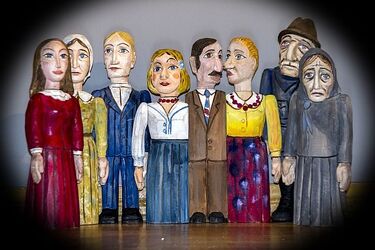 Co skrywają teatralne magazyny? Zobacz lalki i dekoracje