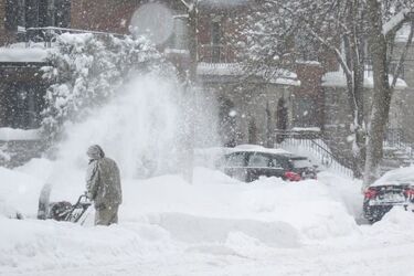 Dwie twarze: Jak kilka płatków śniegu sparaliżowało Białystok... [FELIETON]