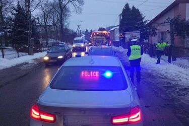 Wypadek w Piątnicy. Piesza trafiła do szpitala