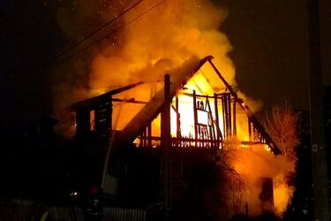 Dom zaczął płonąć. W środku były 4 osoby