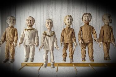 Lalki z różnych spektakli. Oprowadzanie po wystawie