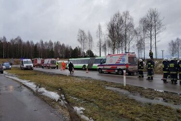 Wypadek BKM i osobówki. Są ranni
