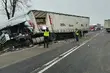 Wypadek z udziałem tirów. Jedna osoba ranna