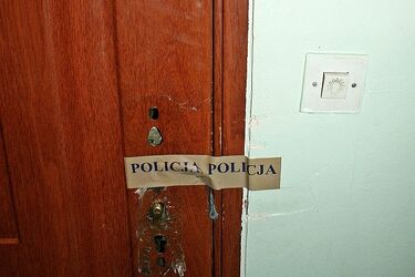 Kompletnie pijany ojciec opiekował się maleńkimi dziećmi