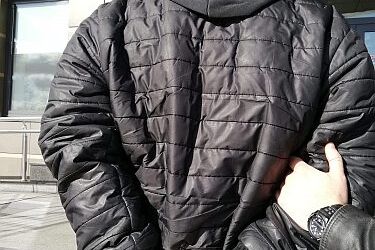 Zaatakował własną babcię. Będzie odpowiadał przed sądem