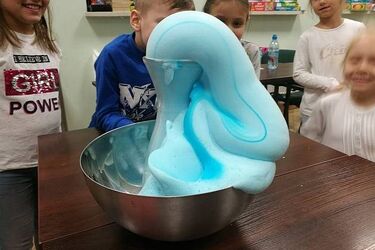 Nauka i chwila uśmiechu zarazem. Tym dzieciom na pewno się przyda