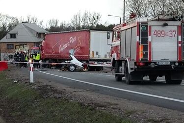 Śmiertelny wypadek. 2 osoby nie żyją, 3 trafiły do szpitala