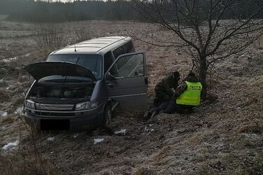 Pościg za kierowcą busa. Uciekał z kontrabandą wartą 455 tys. zł
