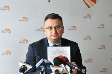 Władze miasta przygotowują się na kryzys w szkołach
