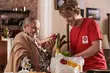 Caritas i Biedronka wspierają seniorów. Osoby starsze dostaną karty na zakupy